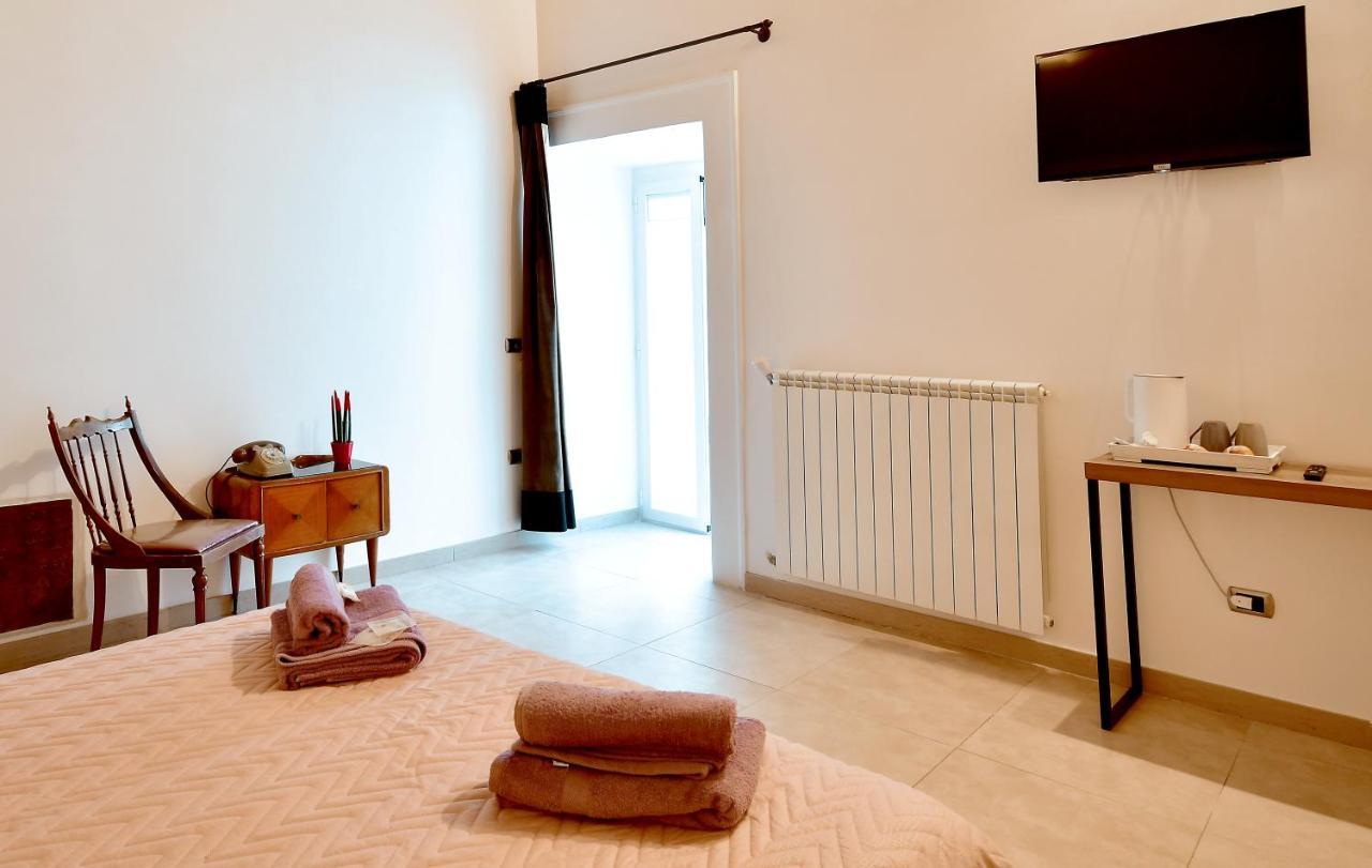 Di Affreschi E Volte Bed & Breakfast Napoli Ngoại thất bức ảnh