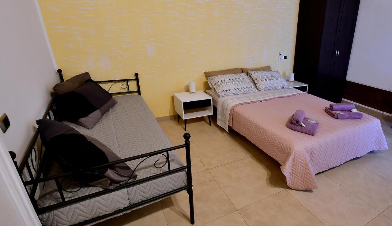 Di Affreschi E Volte Bed & Breakfast Napoli Ngoại thất bức ảnh